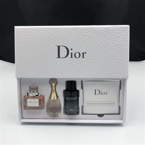 dior set.|dior sample set.